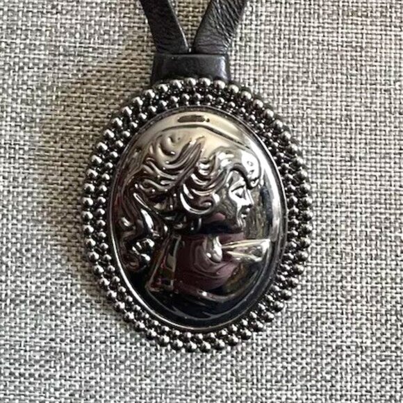 Coach Cameo Necklace Leather Strap with Coach Signature Buckle UNIQUE - Picture 1 of 8